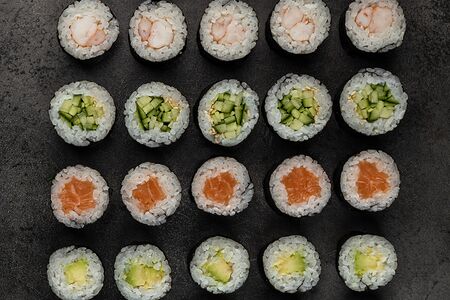 Ролл с авокадо 