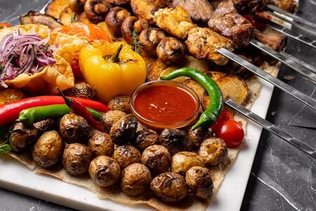 Ассорти из шашлыков свинина с курицей на 8 человек