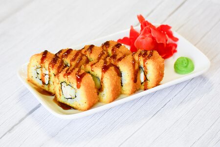 Ролл Моцарелла горячий