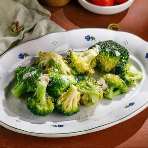 Брокколи с лепестками миндаля