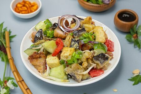 Жареный баклажан с курицей