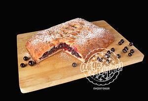 Пирог с брусникой мини