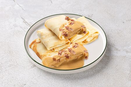 Большая порция блинчиков с сыром и ветчиной 