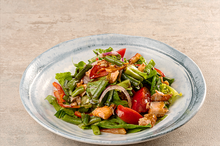 Салат с форелью