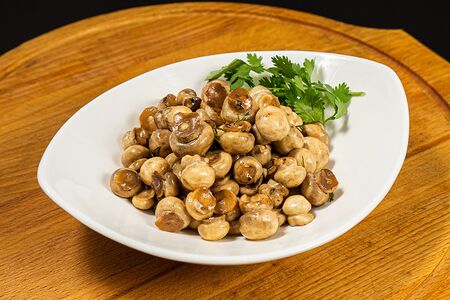 Шампиньоны маринованные