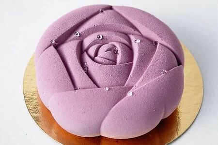 Муссовый торт Лавандовая роза с начинкой Черника-ежевика