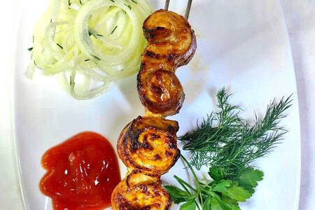 Шпажки с курицей в беконе