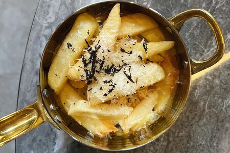 Трюфельный картофель фри с пармезаном