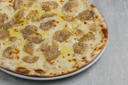 Пицца с черным трюфелем