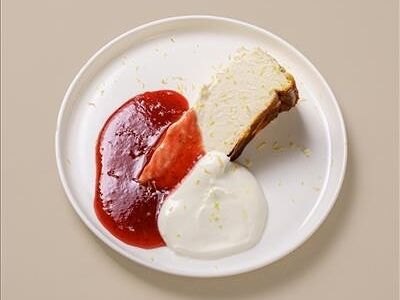 Ванильный чизкейк, джем клубника