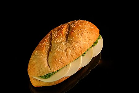 Сэндвич с куриным филе и гуакамоле