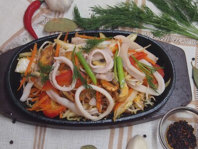 Мык Сао с кальмаром