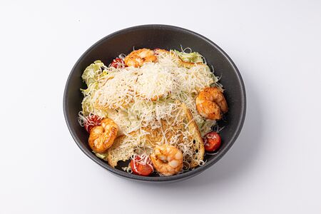 Салат Цезарь с креветками