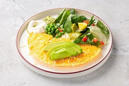 Зеленый омлет с сырным кремом