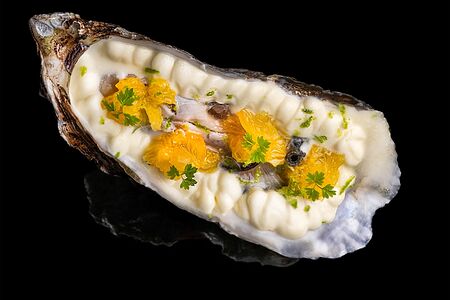 Устрица с апельсиновой сальсой