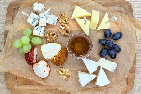Ассорти благородных сыров