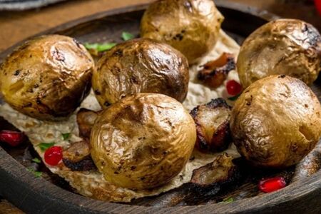 Картофель с курдюком на углях