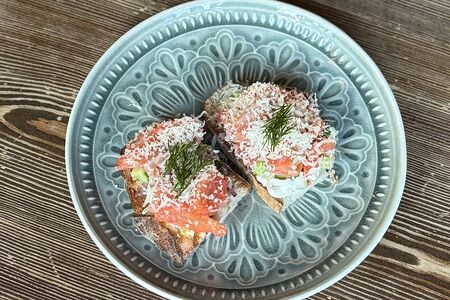 Брускетта с форелью