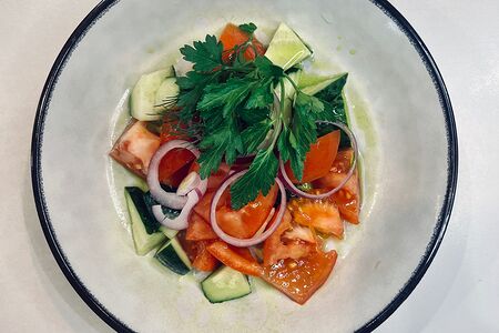 Овощной салат с зелёным маслом