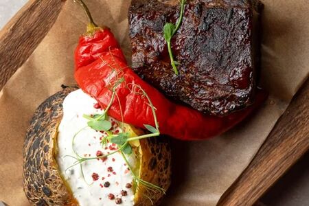 Говяжье ребро в соусе барбекю 