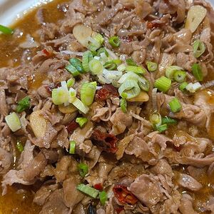 Тушеная баранина с грибами и капустой пак-чой