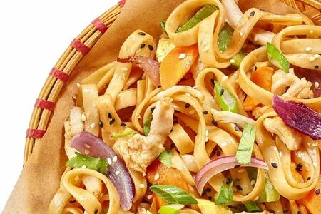 Вок с лапшой, курицей и тофу (m/l)