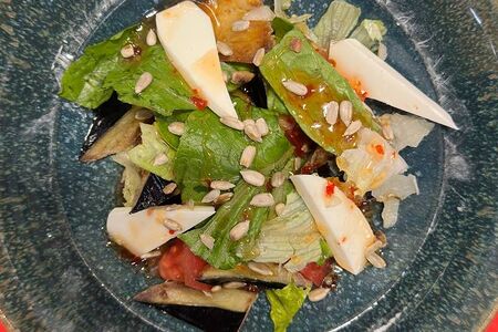 Салат с хрустящим баклажаном