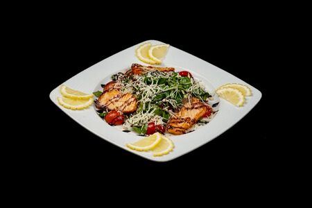 Салат теплый с семгой