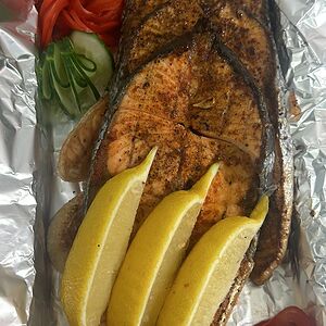 Семга, запеченная в соусе свит чили