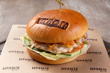 Бургер Егерь с трюфельным соусом 