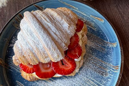 Круассан ягодный