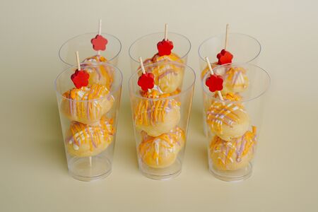 6 порций мини-профитролей