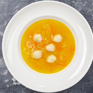 Куриный бульон с фрикадельками