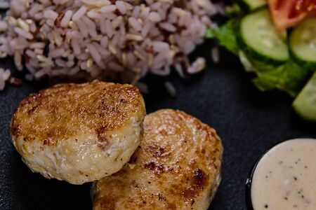 Куриные котлеты с рисом 