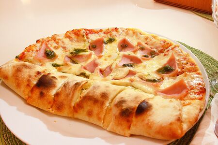 Фирменная пицца-дуплет Венский