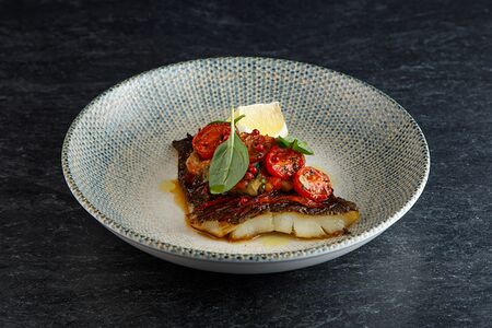 Филе палтуса с печеным перцем