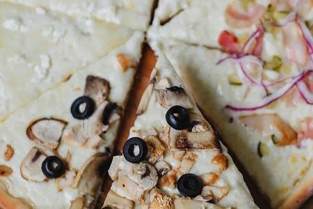 Четыре Вкуса на Белом Соусе 33 см