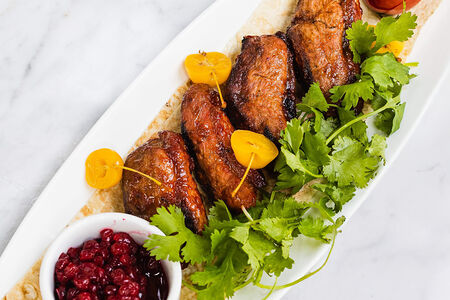 Барбекю из утиной грудки в соусе из красной сливы