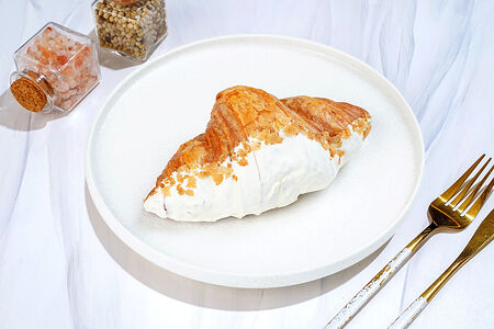 Круассан Крем-чиз с Карамелью