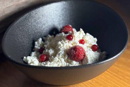 Творог с ягодами