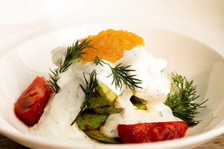 Жареный кабачок с бланшированным помидором биф