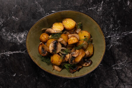 Картофель, жаренный с грибами