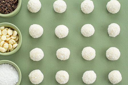 Трюфель с кокосом и лимонным перцем