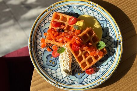 Картофельные вафли с форелью