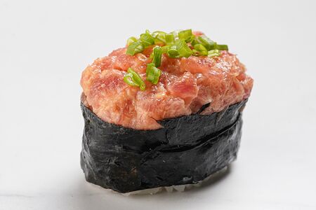 Гункан Спайси-тунец