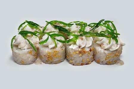 Ролл с крабом и чукой