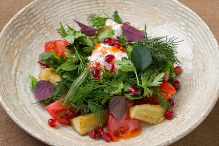 Грузинский салат с мацони