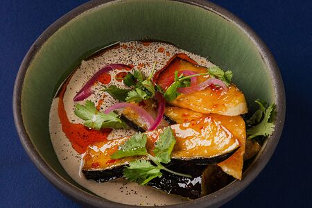 Сациви с хрустящим баклажаном