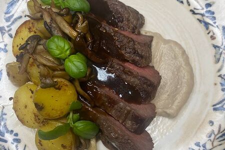 Стейк Сирлойн с картофелем и грибами