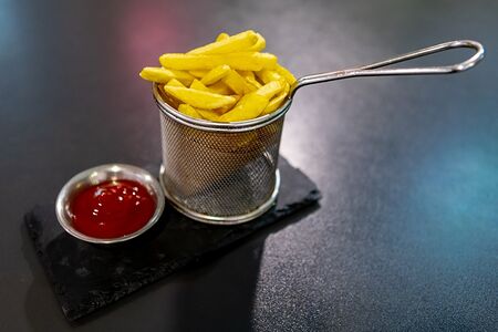 Картофель фри с кетчупом
